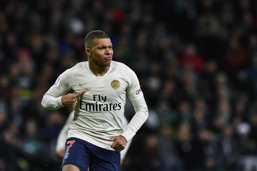 一刻不停歇！私教晒陈蒲训练视频：颠网球、头球、脚弓传球